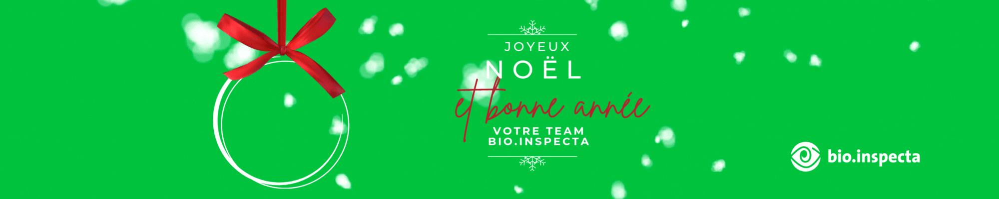 Header home Un homme sur un tracteur dans un champ vert